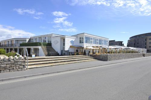 West Bay Apartment | Westpoint Dog Friendly Apartments