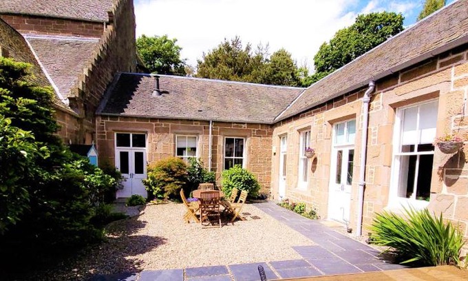 Glenisla House | Westwood Cottage