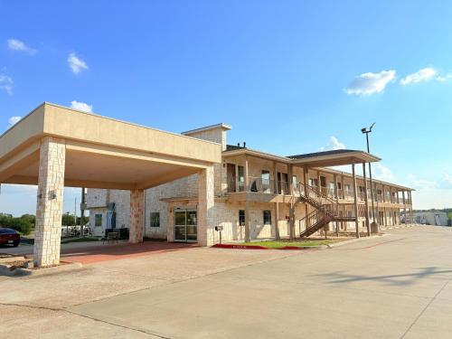 Gonzales Hotel | Westwood Inn Extended Stay by OYO Gonzales TX