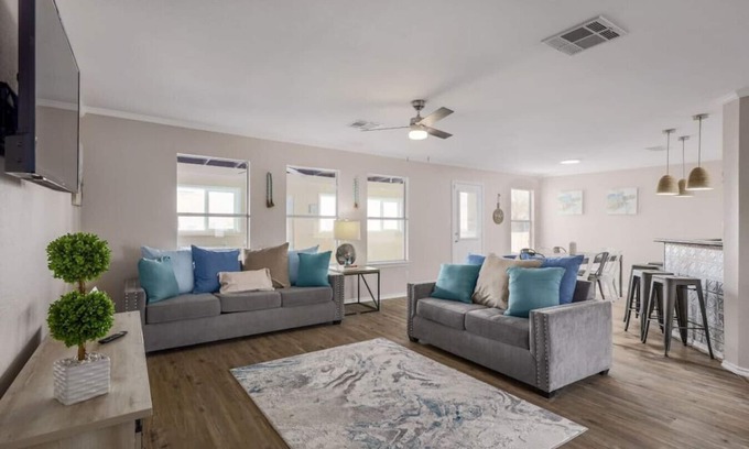 Hutto House | WeWelcome you to Hutto Heaven: Large Home w/Pool
