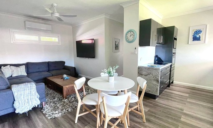 Port Macquarie Apartment | Whale Season ends October - 5 mins walk to Headland