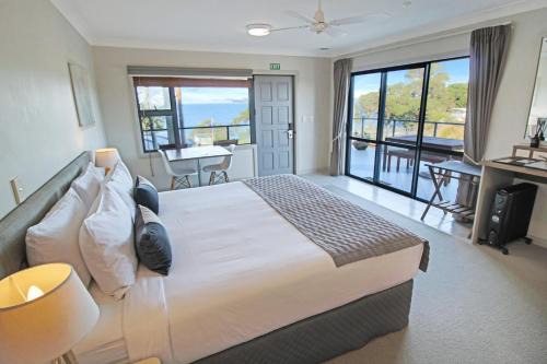 Manly Hotel | Whangaparaoa Lodge