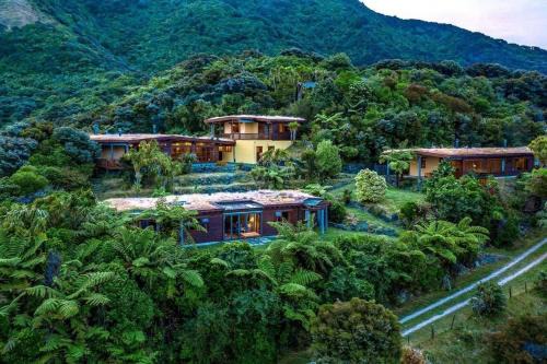 Pakawau Cabin | Whare Aroha: Retreat to Wellness
