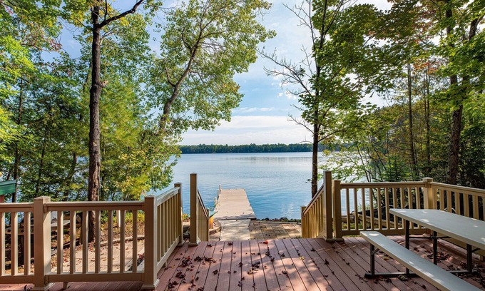 Lakewood Cabin | Wheeler Lake home- Great for Groups, Dock + Fire Pit