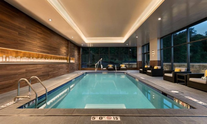 Berkeley Heights Hotel | Where Comfort Meets Style! Indoor Pool, Free Breakfast, Pets Allowed!