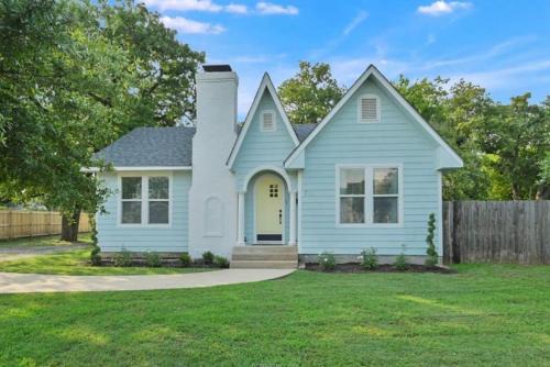 College Station House | Whimsical Bluebird Cottage Hot Tub Patio Pet Friendly Central Location