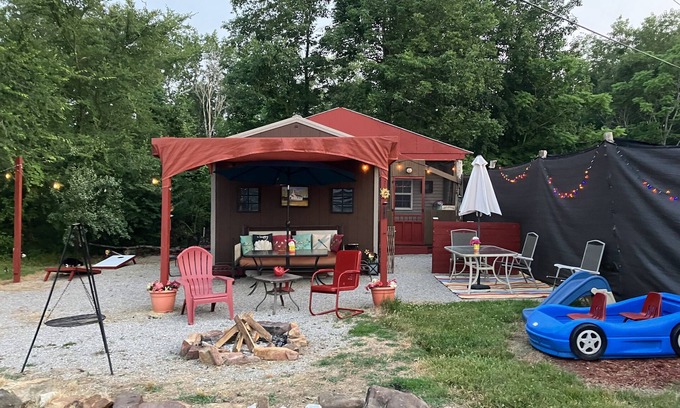 Leitchfield Cabin | Whimsical "Glamping" Cabin Getaway