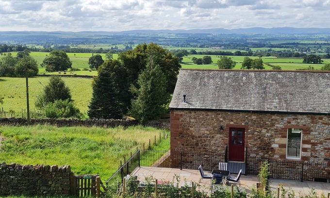 Appleby-in-Westmorland Cottage | WHINSTONE, pet friendly, with a garden in Appleby-In-Westmorland