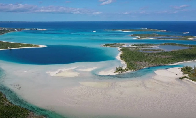 Clarence Town Cottage | Whistling Duck: Private Oceanfront Cottage