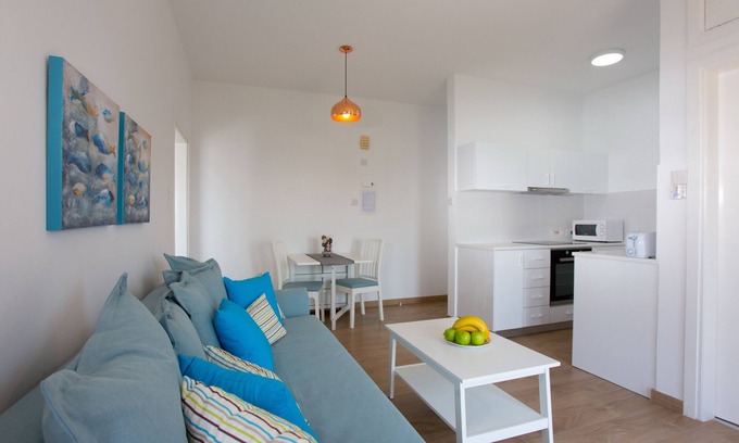 Agios Tychon Apartment | White Arches Sea View Apt No.1