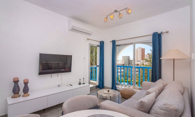 Agios Tychon Apartment | White Arches Sea View Apt No.2