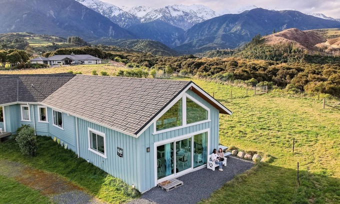 Hapuku Bed & Breakfast | ‘White Caps’ - Entire Guest Studio - Loft bed with Ocean & Mountain views