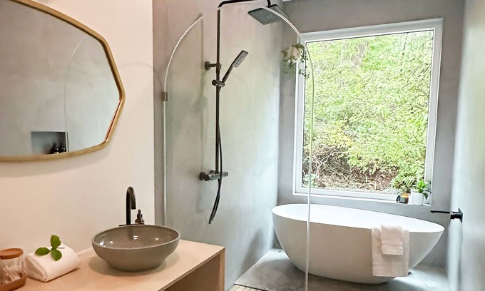 Ucluelet House | White Haus 2 - Private rainforest retreat close to beaches