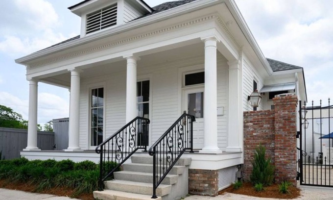 Beauregard Town Historic District House | White House @ America Street