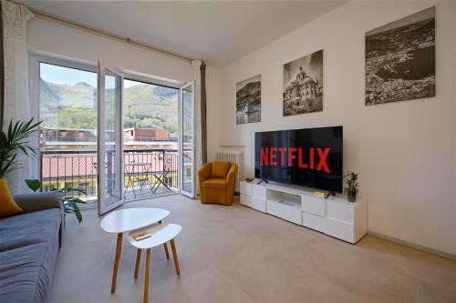 Como Apartment | White House & Como City Views