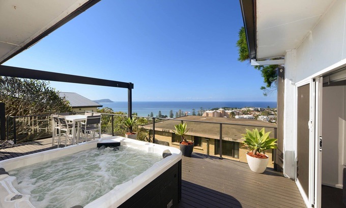 Terrigal House | White House Terrigal LOCATION pool spa beach