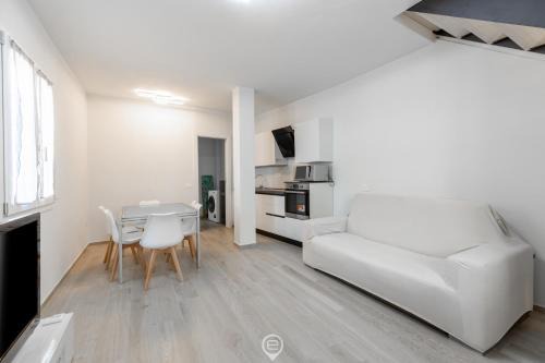 Oristano Historic Centre Apartment | White Magnolia Apt