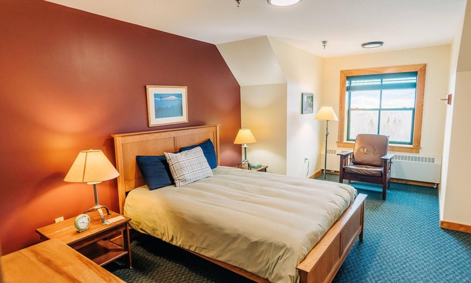 Bretton Woods Hotel | White Mountains Basecamp, Gear Library, Breakfast, Onsite Trailhead, Shared Bath