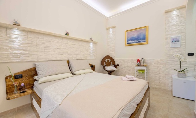 Capilungo Bed & Breakfast | White Room - B&B Pilella: Elegance by the Sea
