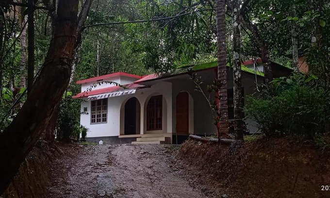 Mananthavady House | White Rose