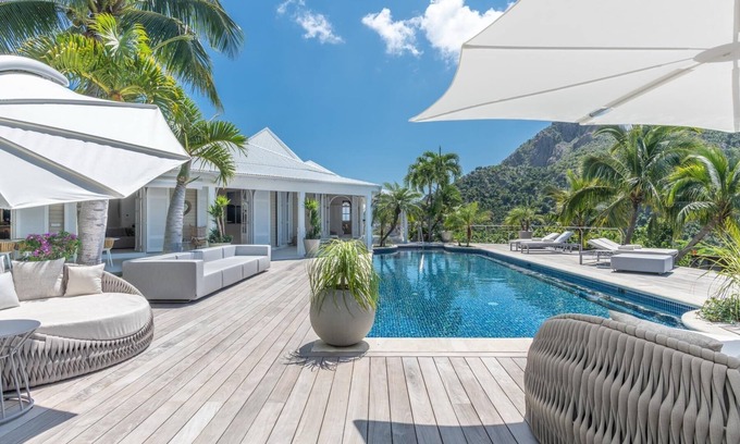 Camaruche Villa | White Sun (2/3 Rooms)