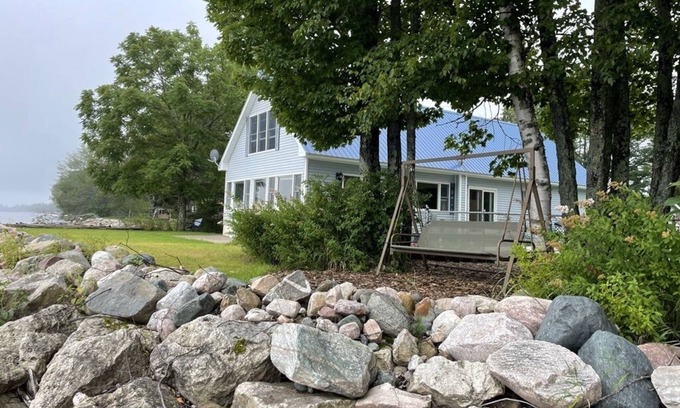 Paradise House | Whitefish bayfront- beautiful inside and out