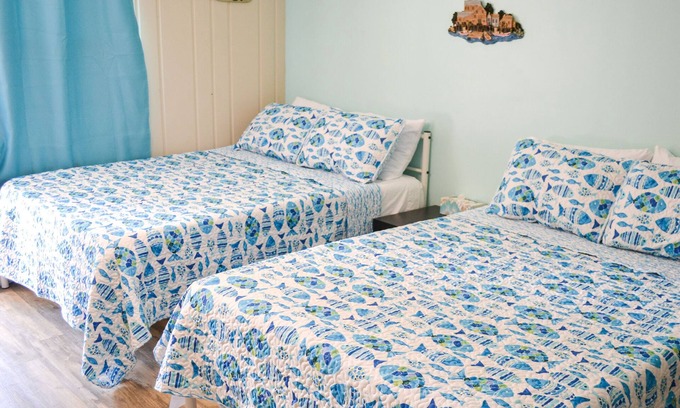 Whitehall Hotel | Whitehall Cottages Boutique Motel - 2 Full Beds