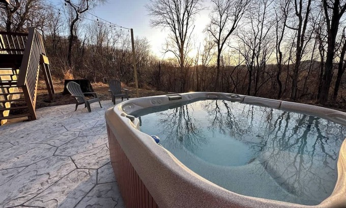 Linden Cabin | Whitetail Cabin | Couple's Retreat w/Hot Tub