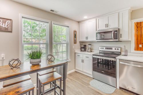 Whiteville House | Whiteville Home with Fire Pit Near Lake Waccamaw!
