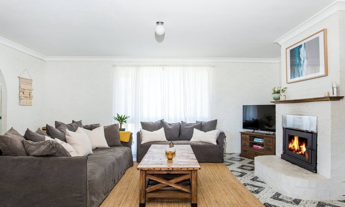 Callala Beach House | Whitewash - Pet Friendly - 5 Mins Walk to Beach