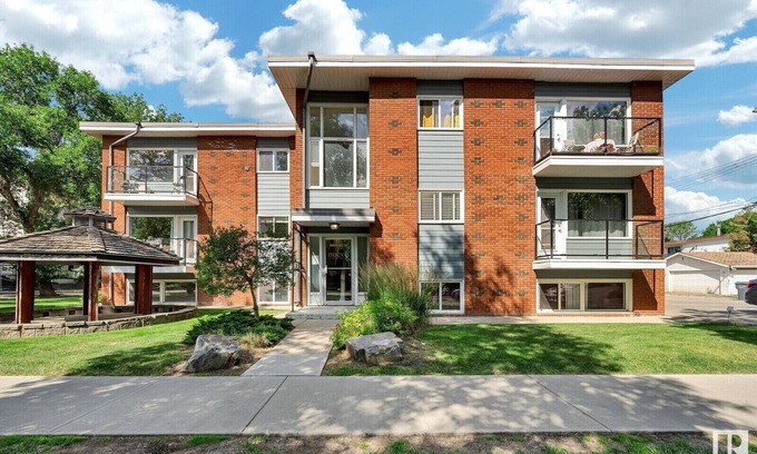 Old Strathcona Apartment | Whyte Av Condo | UofA | Hospital