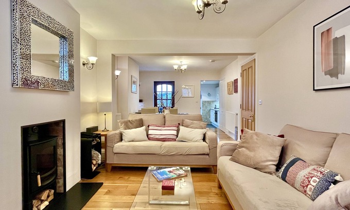 Chichester Cottage | Wickland Cottage by inspirestays.com - a cottage that sleeps 5 guests in 3 bedrooms