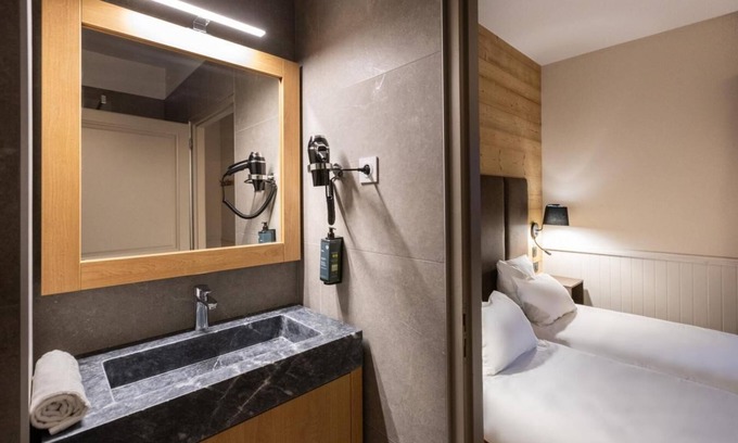 Belle Plagne Apartment | Wifi, 50m from ski slopes, fitness, swimming pool, sauna, balcony, fireplace or stove, tv