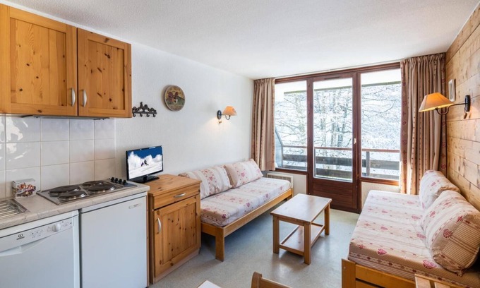 Les Esserts Apartment | Wifi, 50m from ski slopes, view mountain/ski slopes, balcony, parking, tv, ski locker, 27m²