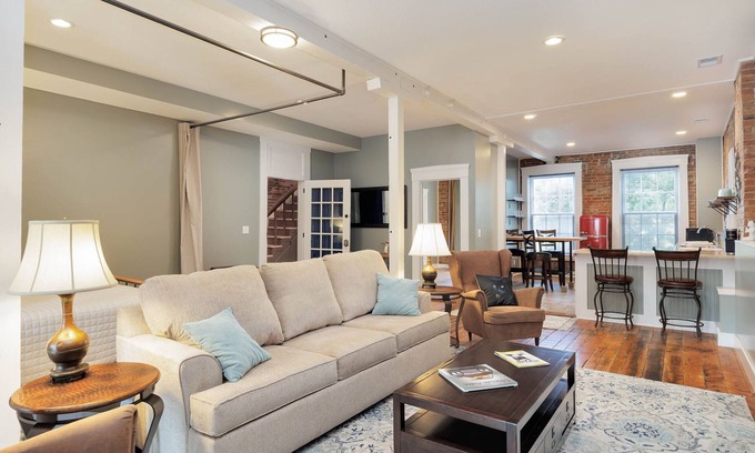 Weston Apartment | Wild Feline Retreat