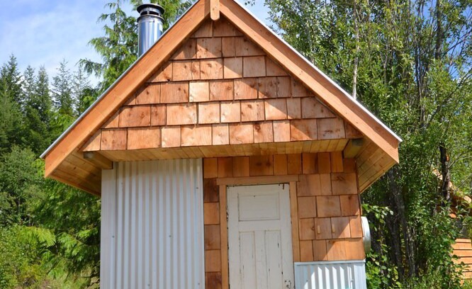 Mara Cottage | Wild Rose Cabin ~ 10 Min from the Larch Hills Nordic Ski Trails