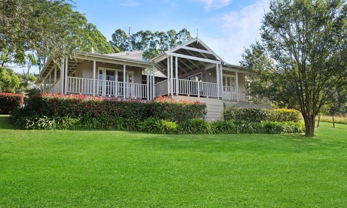 Barrengarry House | Wild Rose Cottage Kiaroo Estate