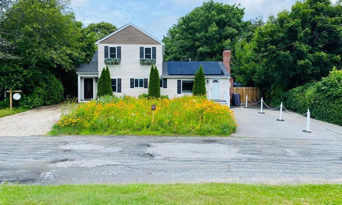 Manomet Hotel | Wildflower Inn