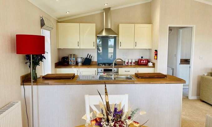 Ryther Apartment | Wildflower Lodge - Luxury Lodge with Hot Tub