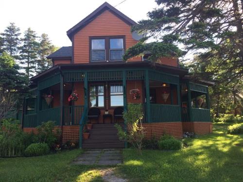 Rocky Harbour Hotel | Wildflowers Country Inn