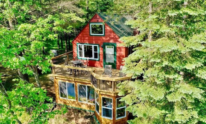 Evart House | Wildlife Haven Retreat