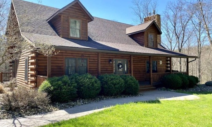 Bellville Cabin | Wildwood Lodge-Hot Tub, 40 Acres