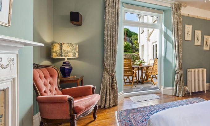 Chagford Apartment | William's Nest - Period Gem with Garden & Terrace