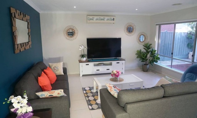 Williams Landing House | Williams Landing 8Beds Designer Decor Home