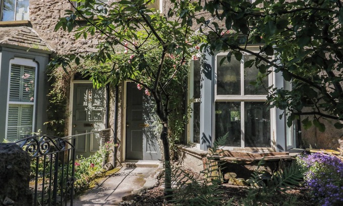 Silverdale House | WILLOW COTTAGE, pet friendly, character holiday cottage in Silverdale
