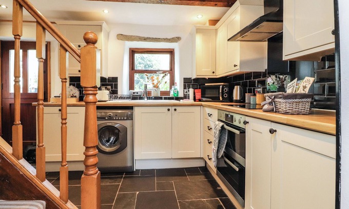 Sabden Cottage | WILLOW COTTAGE, pet friendly, character holiday cottage in Sabden