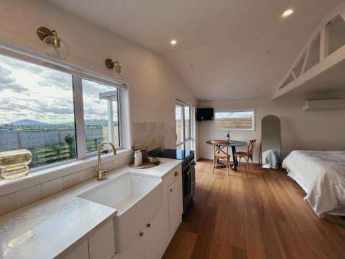 Otorohanga House | Willow View Cottage - Beautiful farm views close to Waitomo