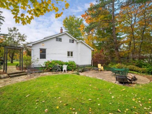 Kirtland House | Willow Woods Retreat - Farmhouse - Patio & Nature