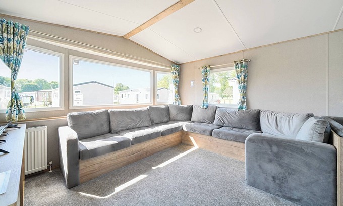 Great Houghton Cottage | WILLOWBROOK HIDEAWAY - BILLING AQUADROME in Billing Aquadrome Holiday Park