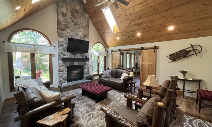 Thompsonville House | Willy T's Crystal Mountain Ski & Golf Cottage